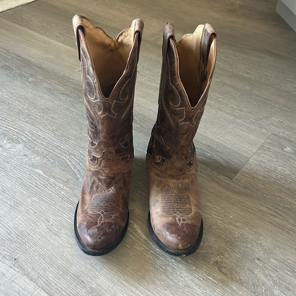 JB Dillon boots. Used but good condition. Size 9.